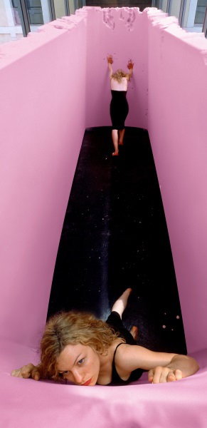 Sissi-Riccardo Abate, Fotografia della performance “T”, 2003, stampa fotografica su alluminio Sissi-Riccardo Abate, Fotografia della performance “T”, 2003, stampa fotografica su alluminio